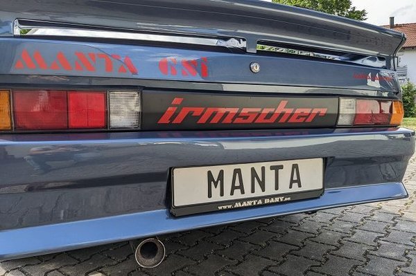Heckblende zwischen den Rückleuchten Opel Manta B GSI